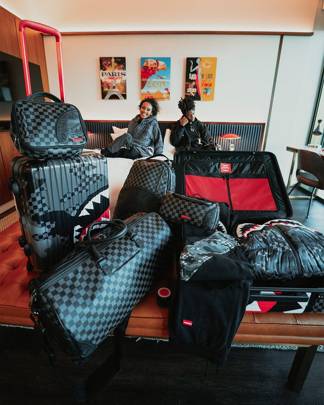 3AM SHARKNAUTICS 29.5? FULL-SIZE LUGGAGE