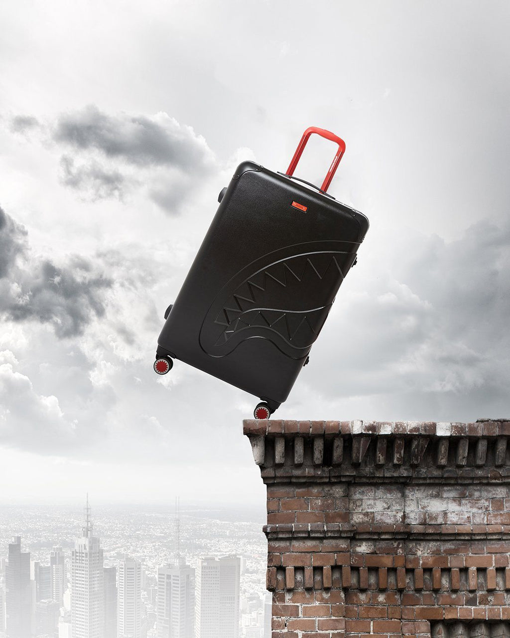 SHARKITECTURE MOLDED 29? FULL-SIZE LUGGAGE