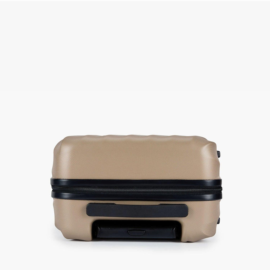 Globetrotter 20" Hardside Rolling Carry-on Stylish Suitcase