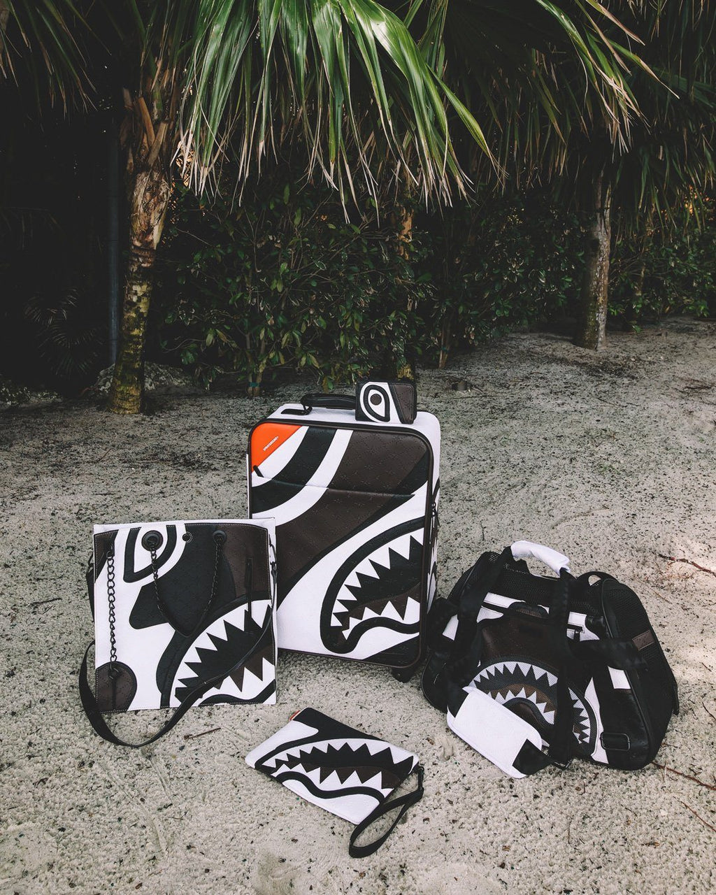V.V.I.P. CROSSOVER CLUTCH