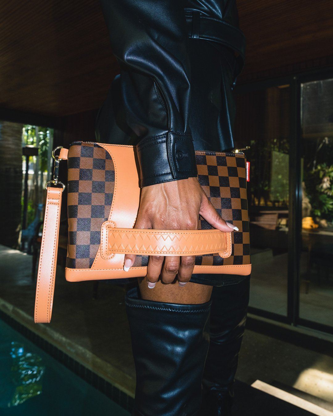 HENNY AIR TO THE THRONE CROSSOVER CLUTCH