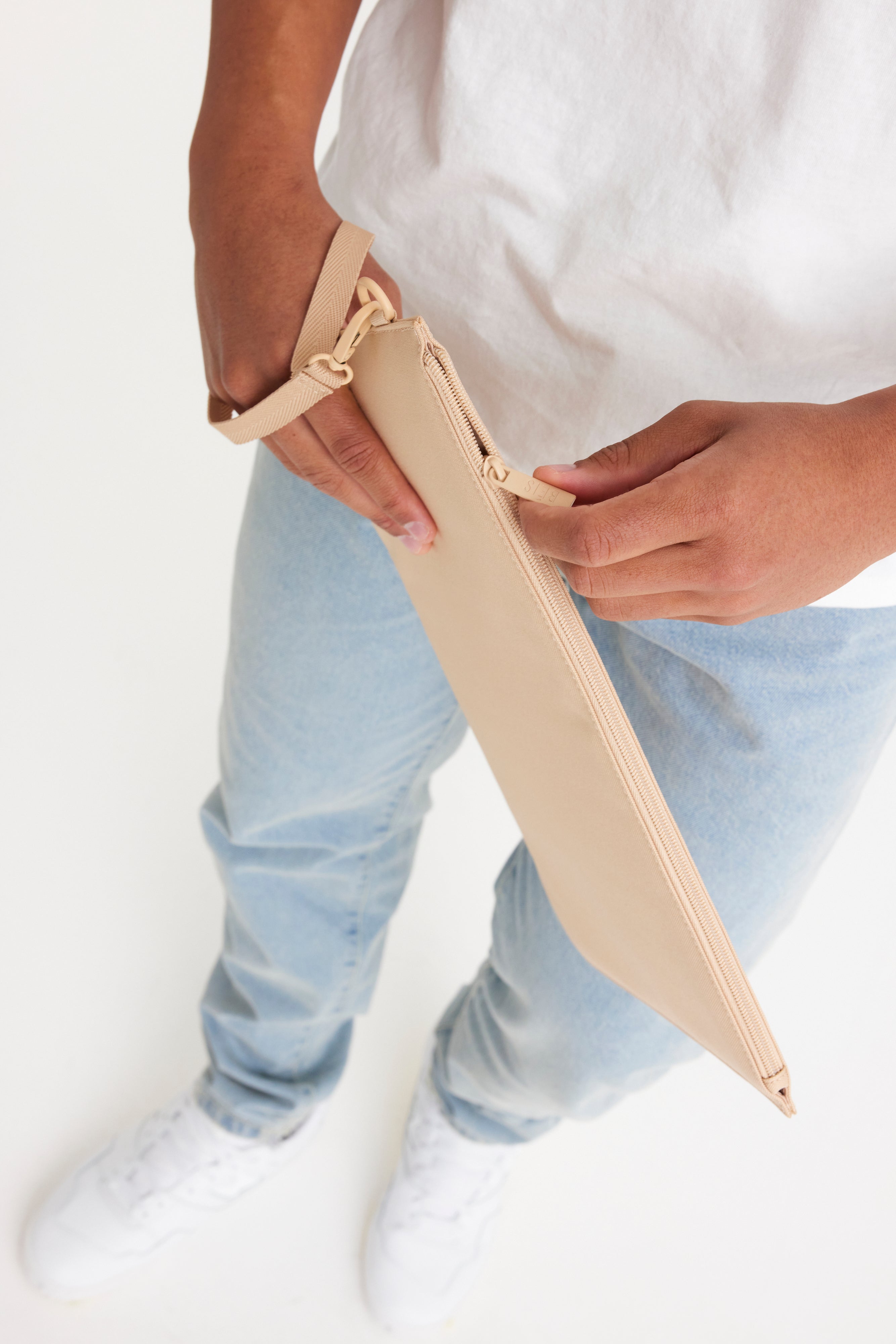 Resale The B�ISics Laptop Pouch in Beige